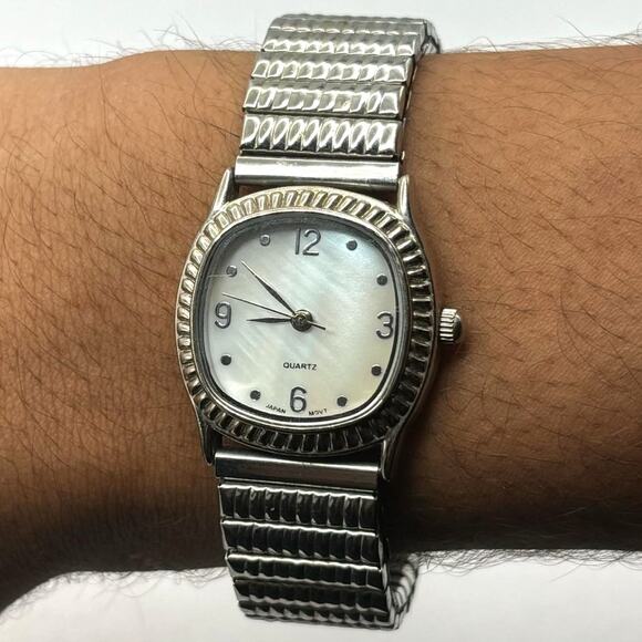 Retro Silver Watch - Picture 1 of 3